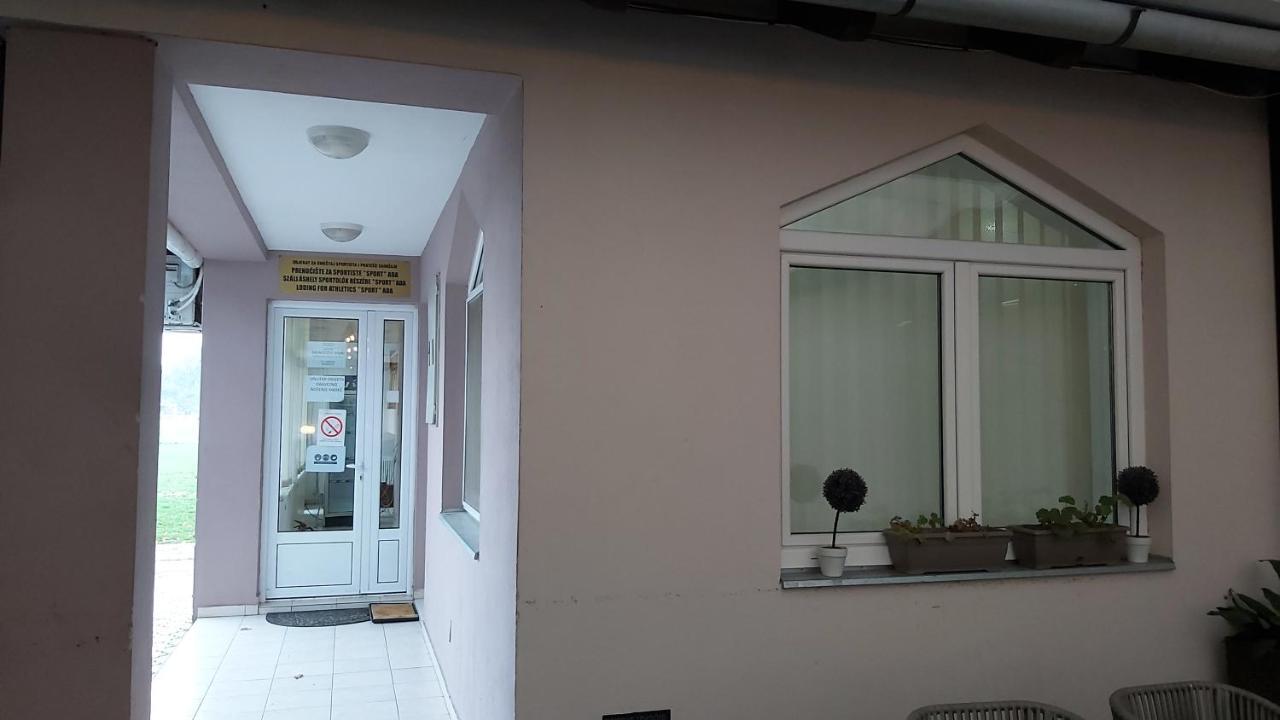 Adica Prenociste Sport Wellness Centar - Bazeni Hostel Ada Buitenkant foto