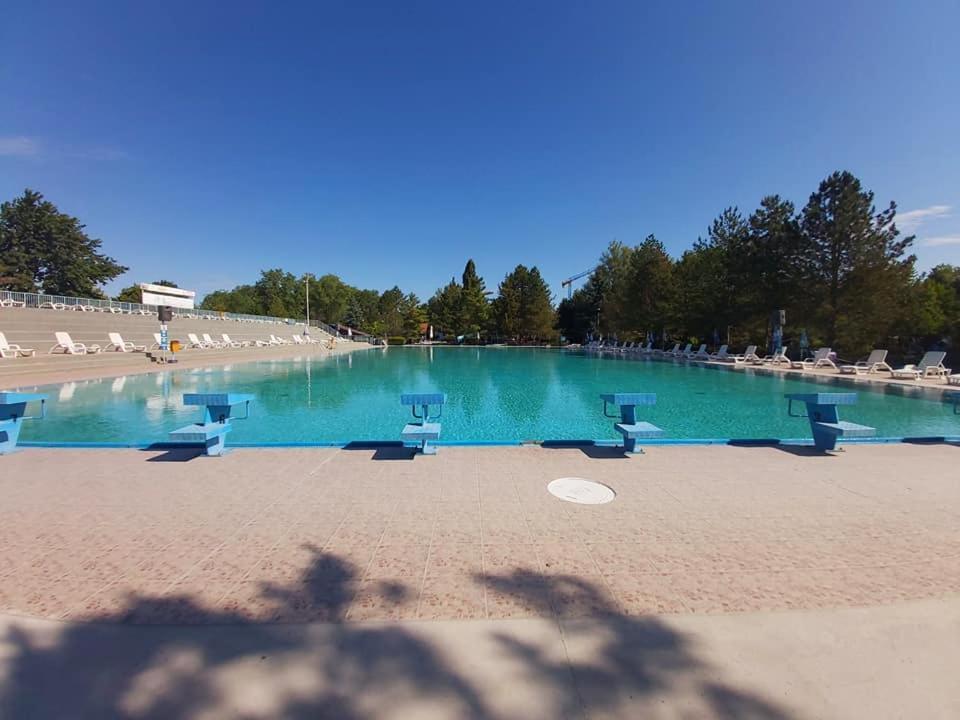 Adica Prenociste Sport Wellness Centar - Bazeni Hostel Ada Buitenkant foto