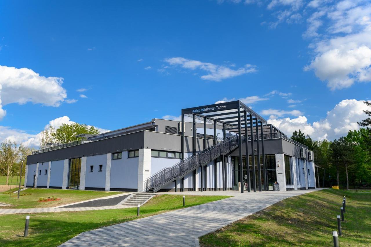 Adica Prenociste Sport Wellness Centar - Bazeni Hostel Ada Buitenkant foto